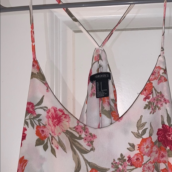 Floral dress 🌸 - Picture 2 of 3